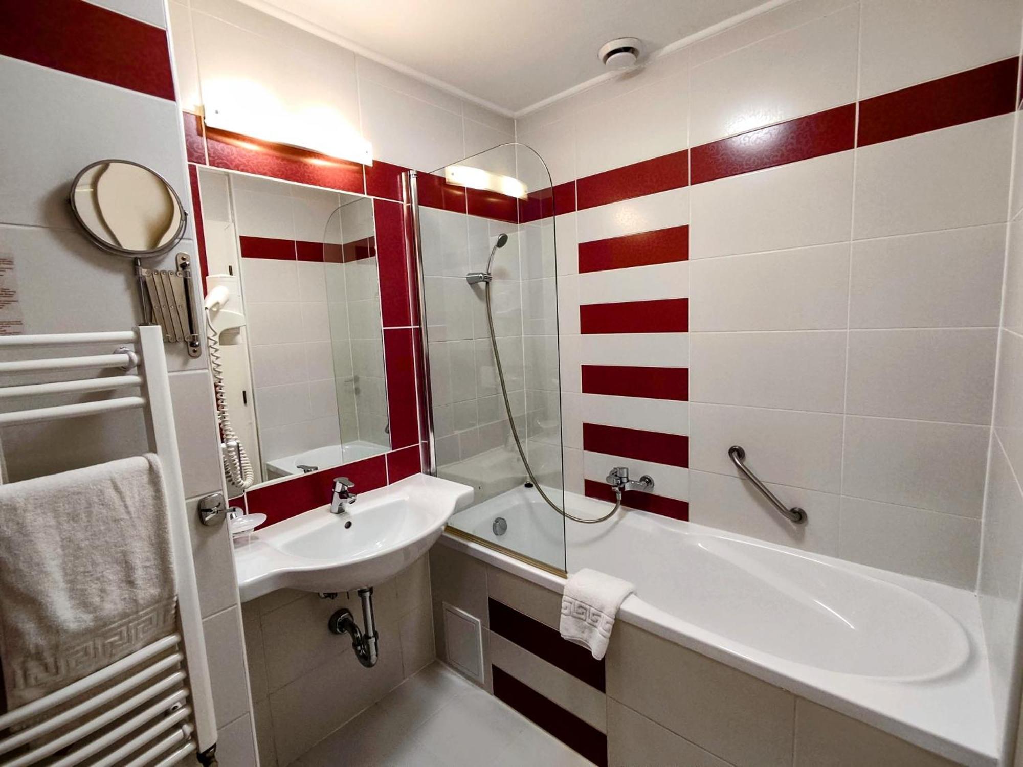 Calimbra Wellness Hotel Superior Miskolc Exteriör bild