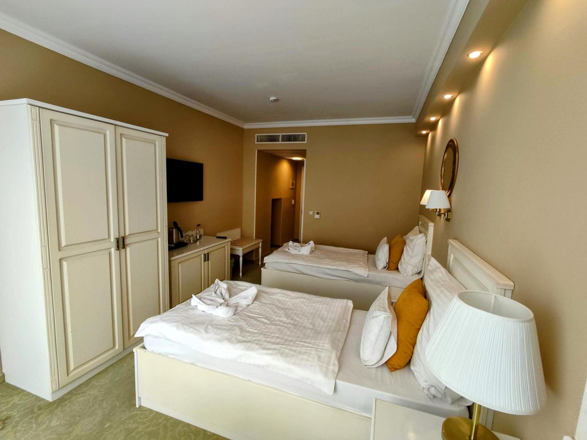 Calimbra Wellness Hotel Superior Miskolc Exteriör bild