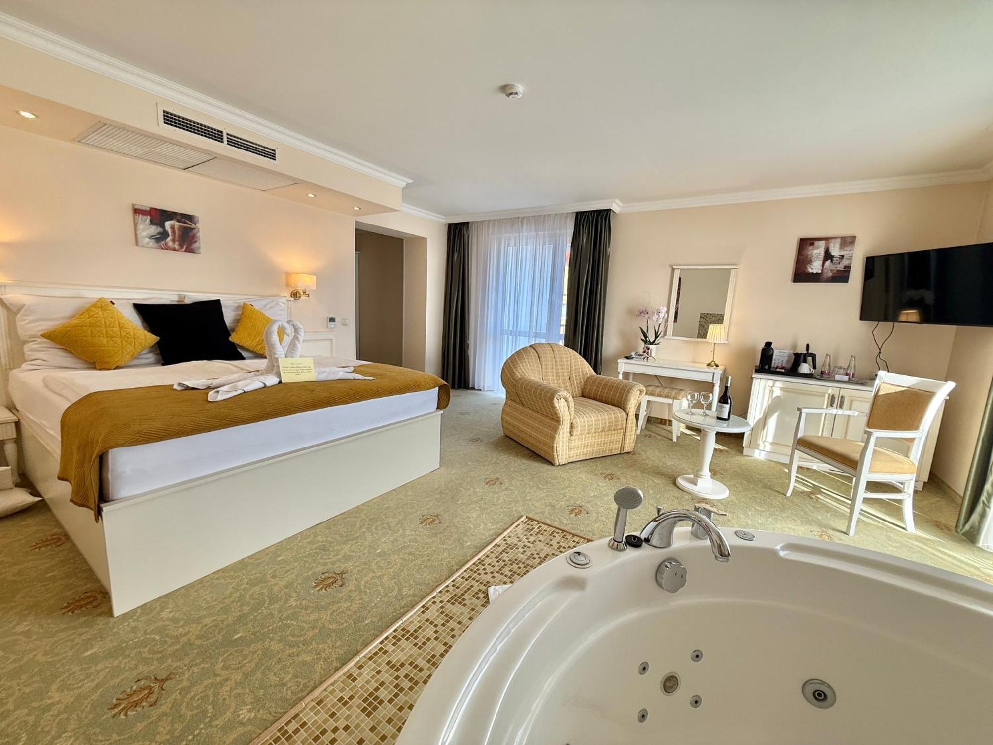 Calimbra Wellness Hotel Superior Miskolc Exteriör bild