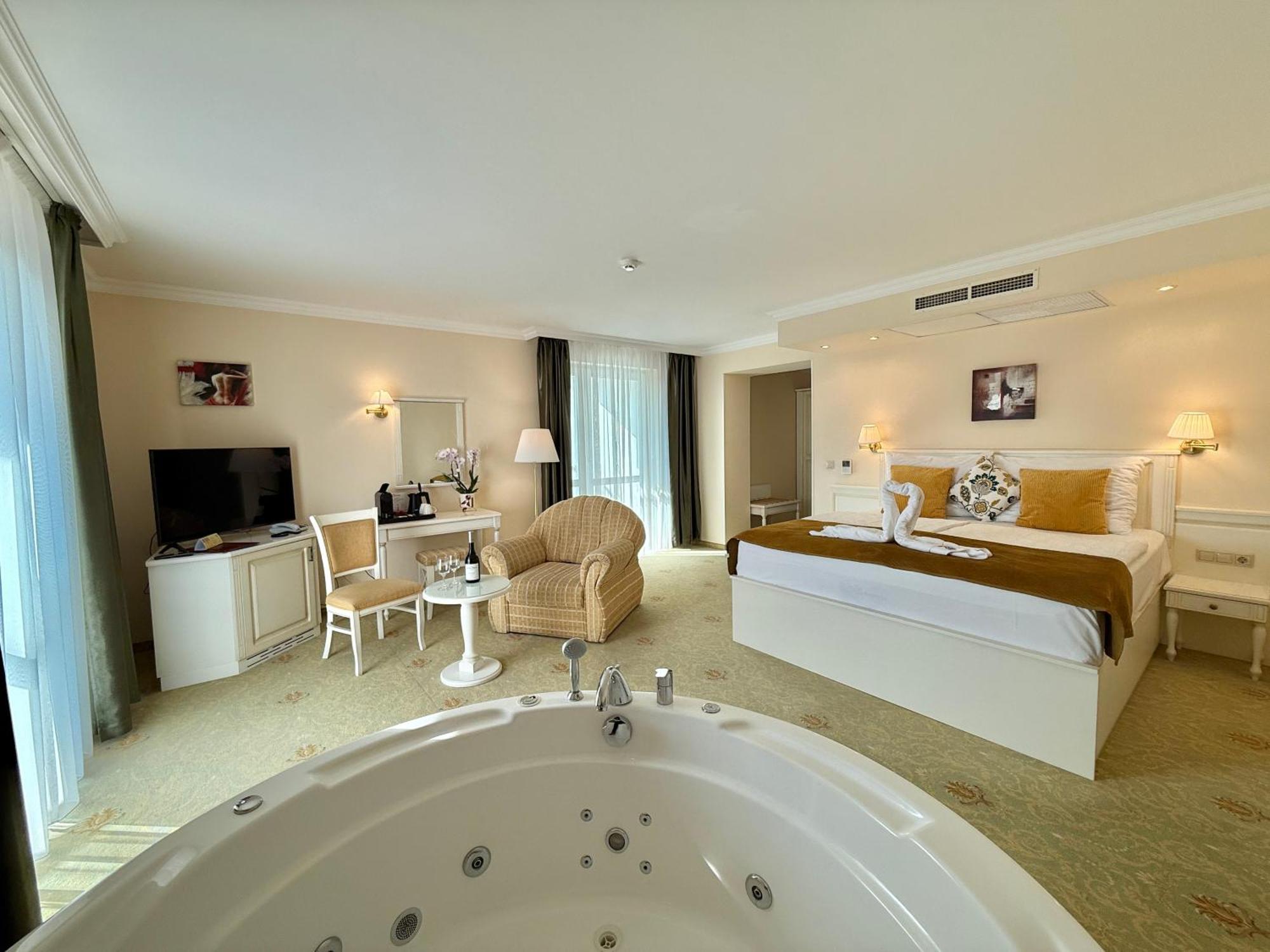 Calimbra Wellness Hotel Superior Miskolc Exteriör bild