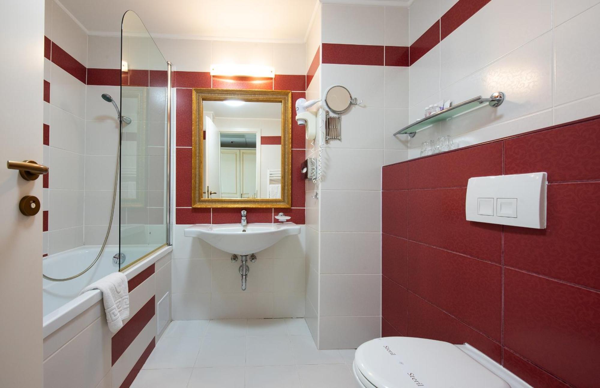 Calimbra Wellness Hotel Superior Miskolc Exteriör bild
