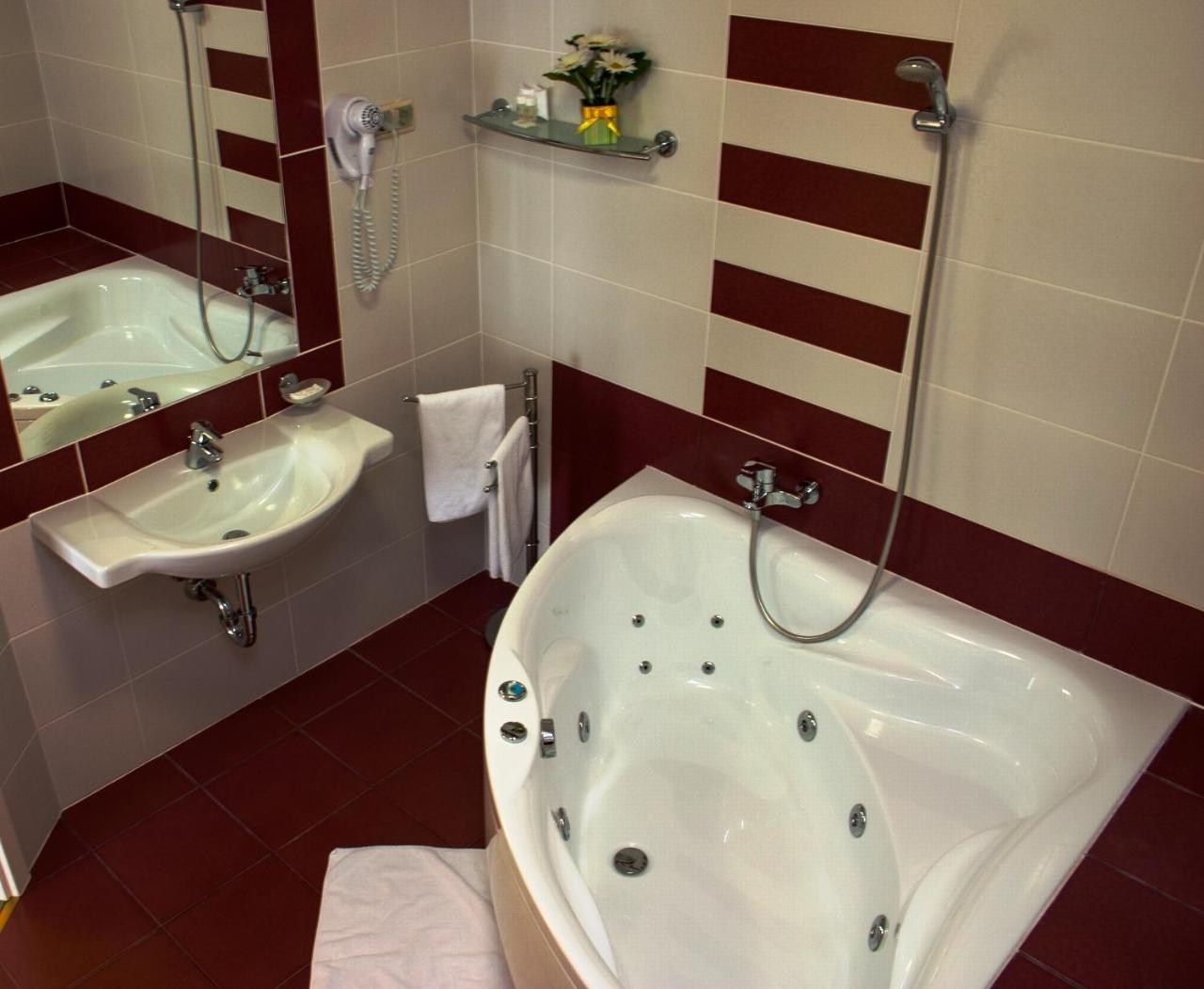 Calimbra Wellness Hotel Superior Miskolc Exteriör bild